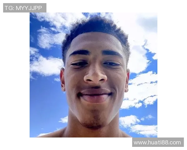 贝林厄姆兄弟携手畅游迪拜尽享阳光假期的快乐时光